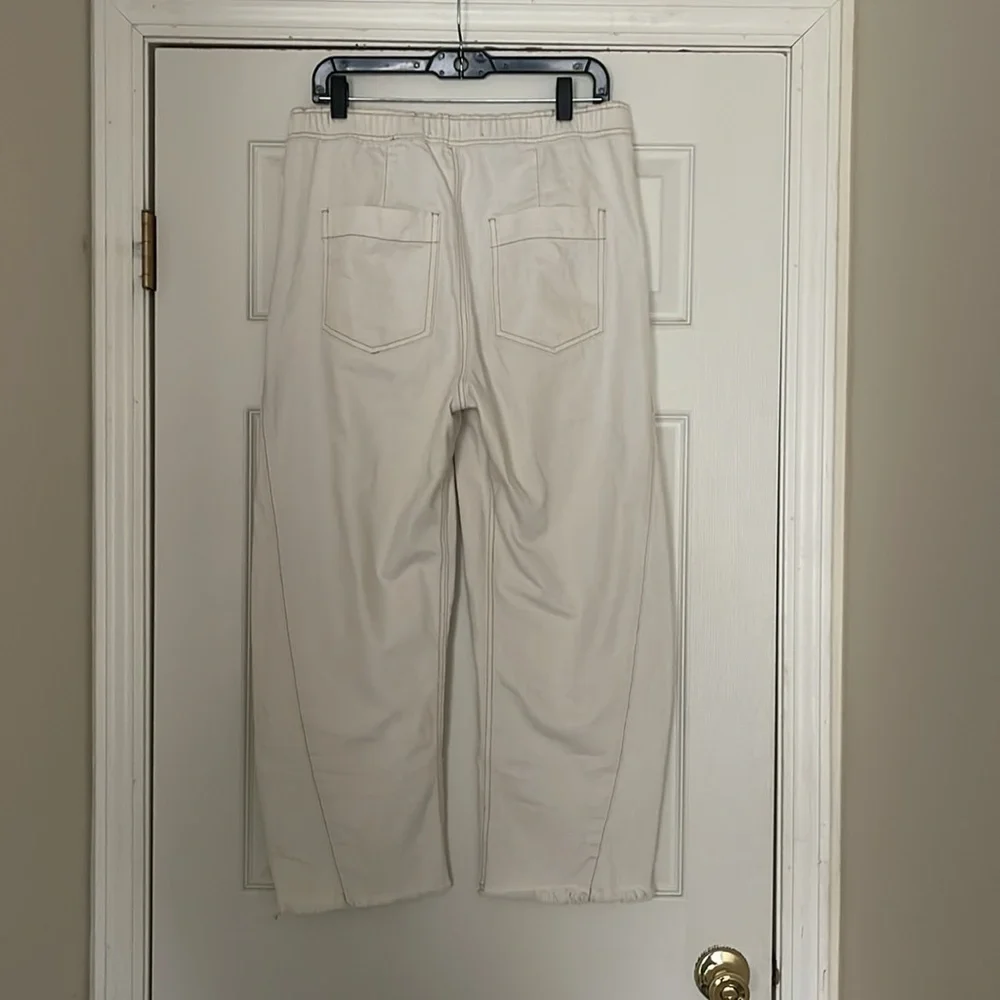 Free People -We The Free OB 1260706 Ecru Extreme Barrel Jeans - size 28